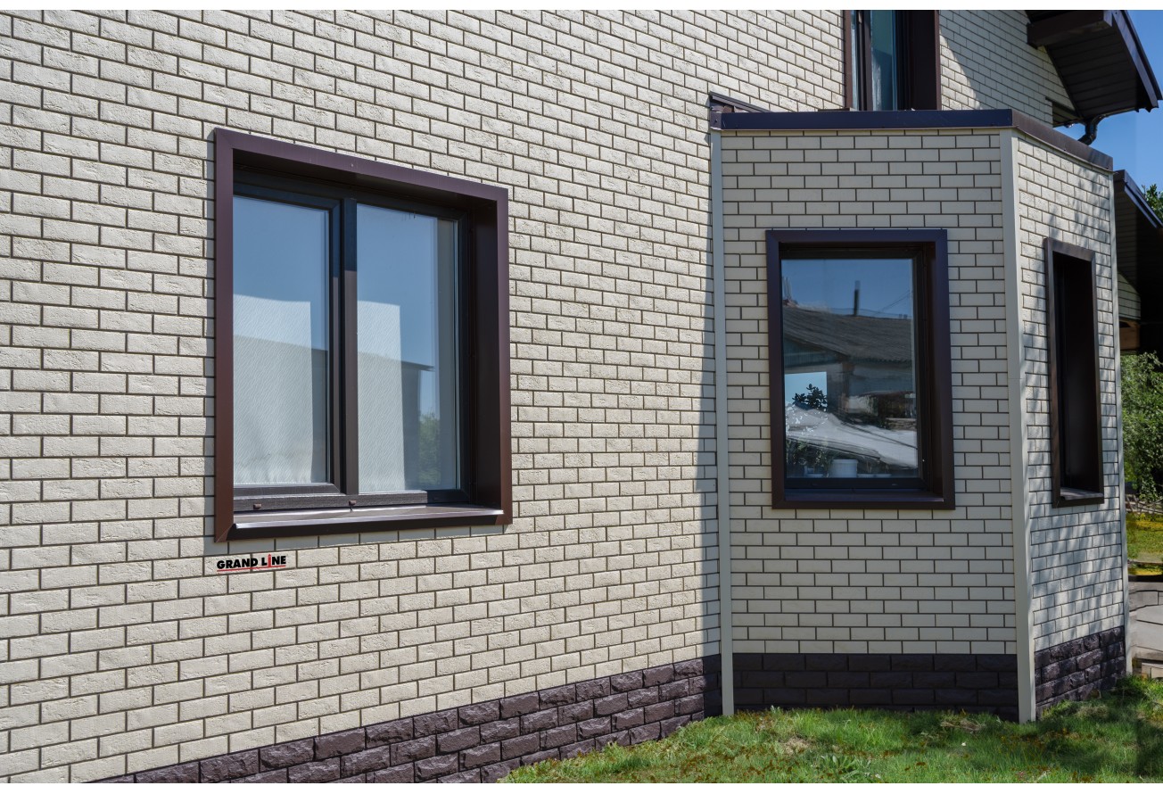 Фасадная панель Grand Line Состаренный кирпич Дизайн бежевый со швом RAL 7006