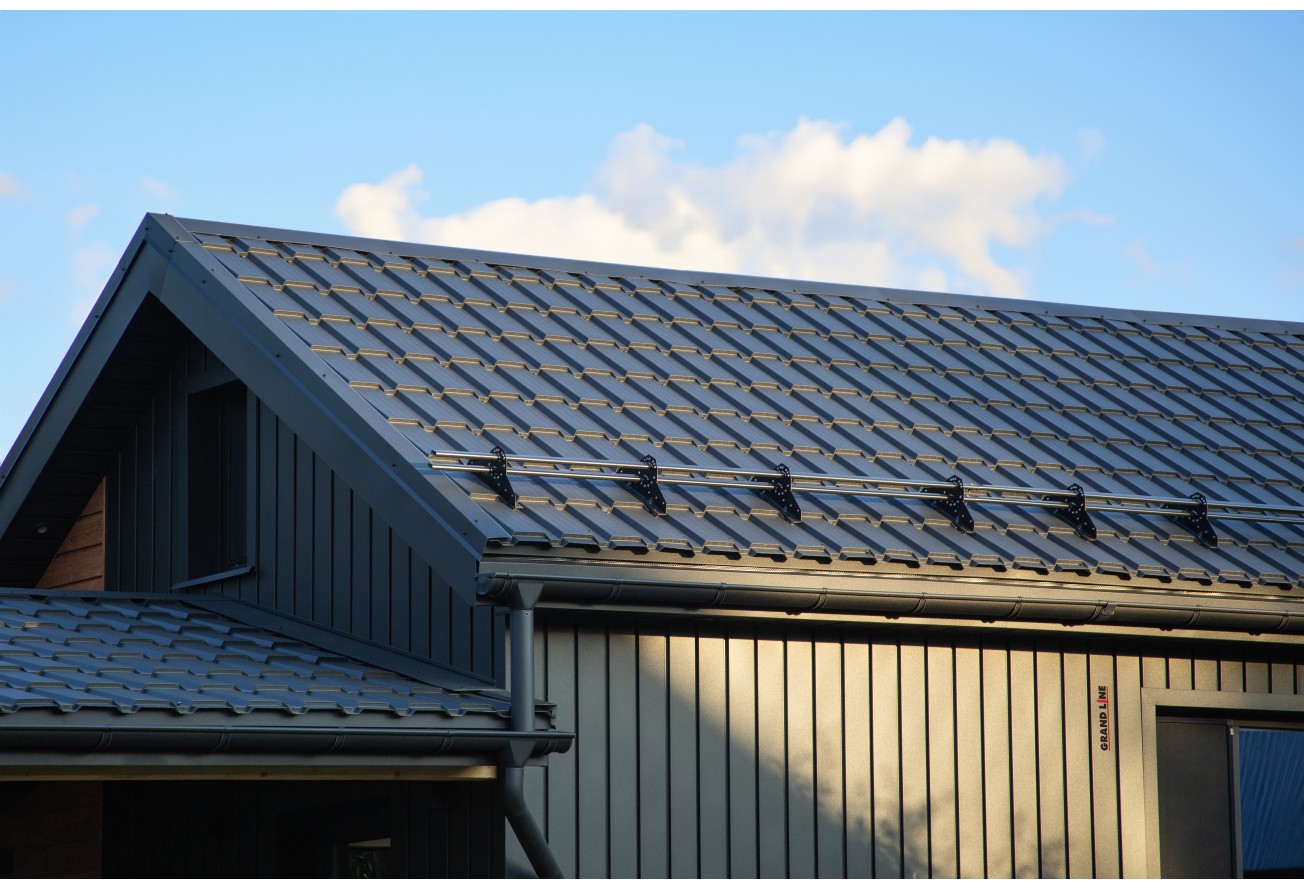 Желоб полукруглый Grand Line ПЭ матовый 125мм 3м RAL 9005 черный