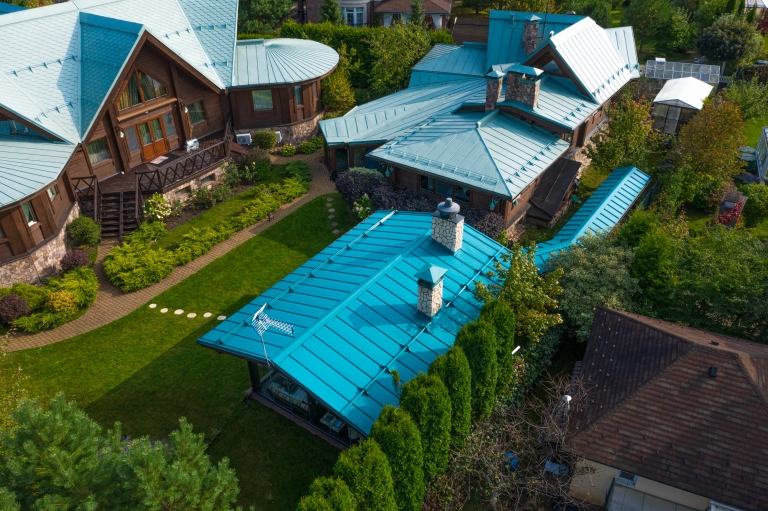 Фото домов с продукцией Grand Line, цвета RAL 5021, RR 32 - 38