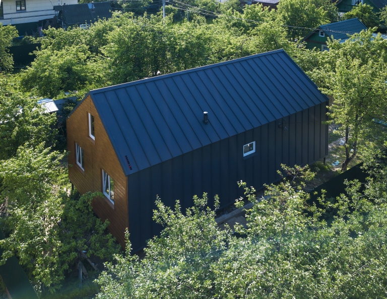 Фото домов с красивым фасадом в цвете golden wood, цвета RAL 7024, Golden Wood - 1362