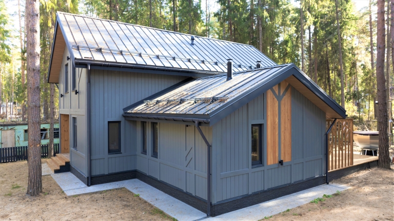 Фото частных домов с красивой кровлей в цвете RAL 7016 антрацитово-серый, цвета RAL 7016, RAL 7024 - 2900