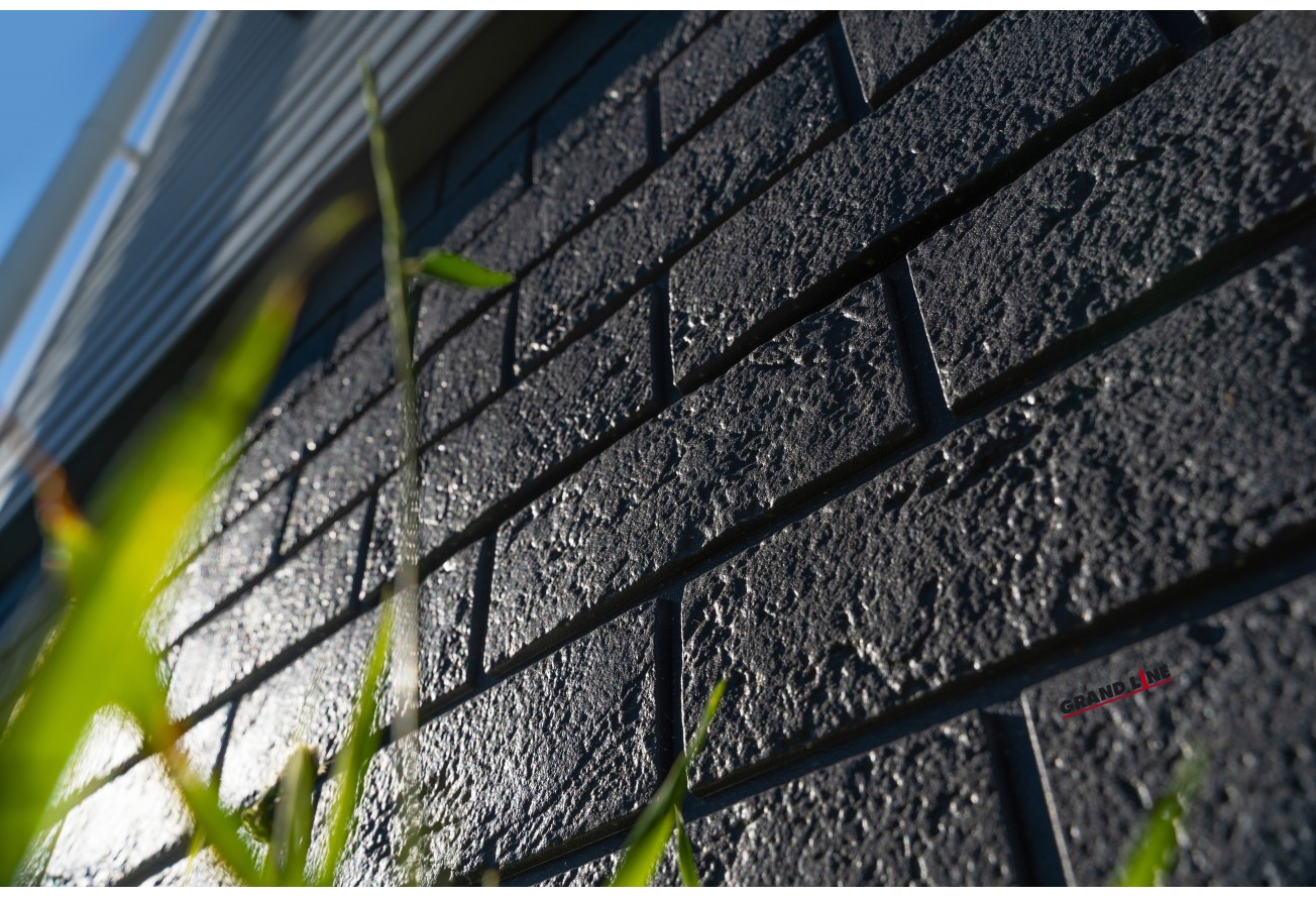 Фасадная панель Grand Line Состаренный кирпич Классика графит