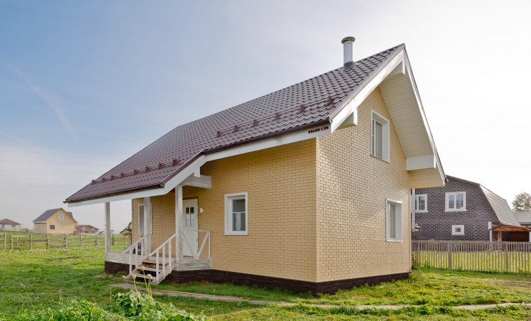 Фото домов с фасадными панелями, цвет Песочный - 2283
