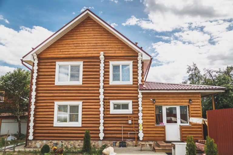 Фото домов с красивым фасадом в цвете golden wood, цвет Golden Wood - 470