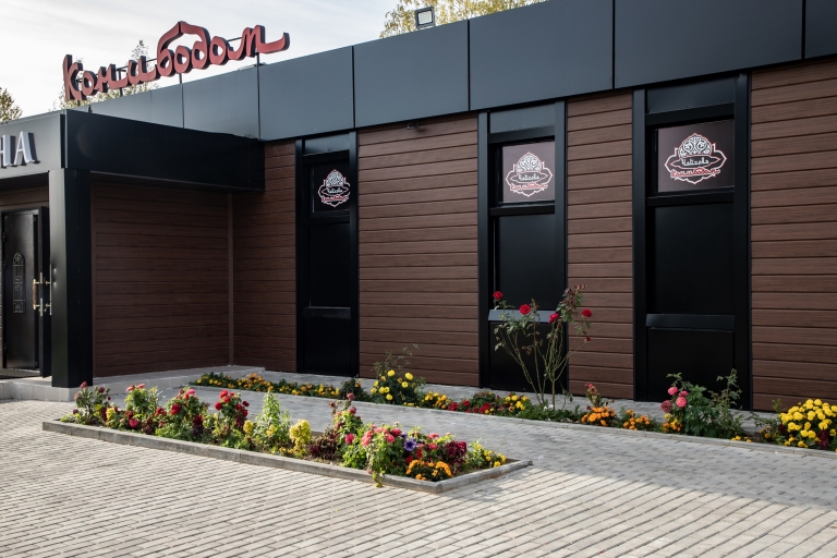 Фото домов с красивым фасадом в цвете choco wood, цвет Choco Wood - 515