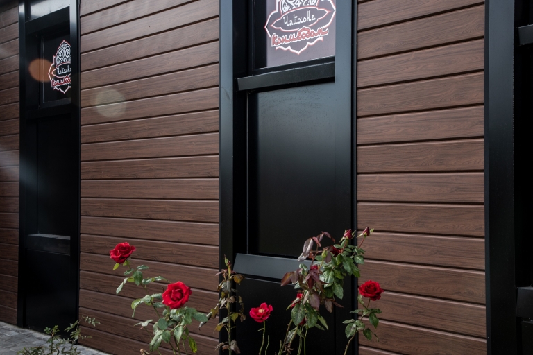 Фото домов с красивым фасадом в цвете choco wood, цвет Choco Wood - 517