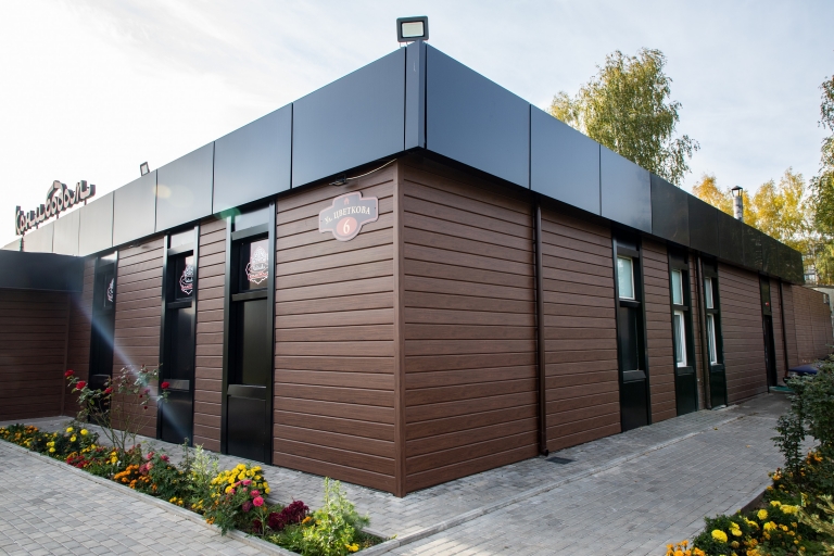 Фото домов с красивым фасадом в цвете choco wood, цвет Choco Wood - 520