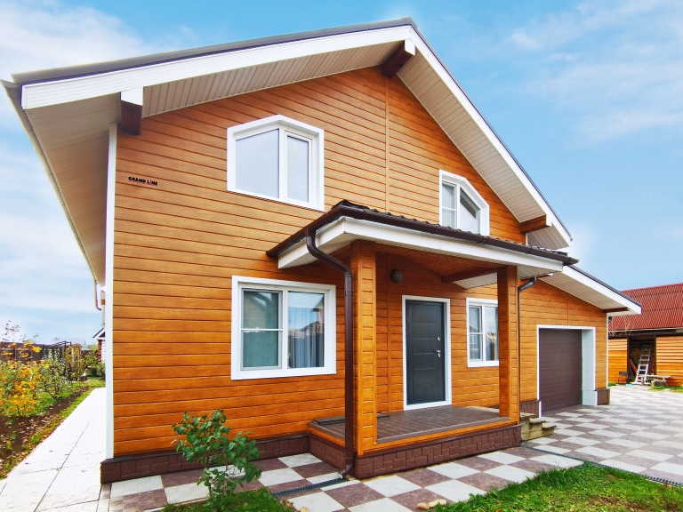 Фото домов с красивым фасадом в цвете golden wood, цвет Golden Wood - 1783