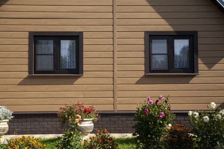 Фото домов с красивым фасадом в цвете honey wood, цвет Honey Wood - 524