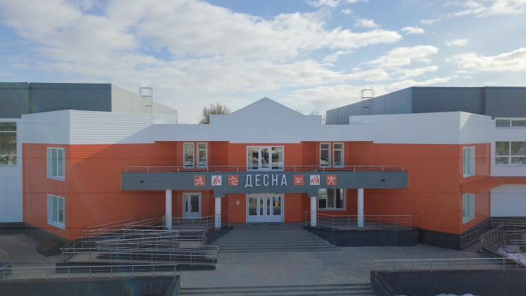 Фото домов с сайдингом в цвете RAL 9003 сигнальный белый, цвета RAL 9003, RAL 7005, RAL 2004 - 952