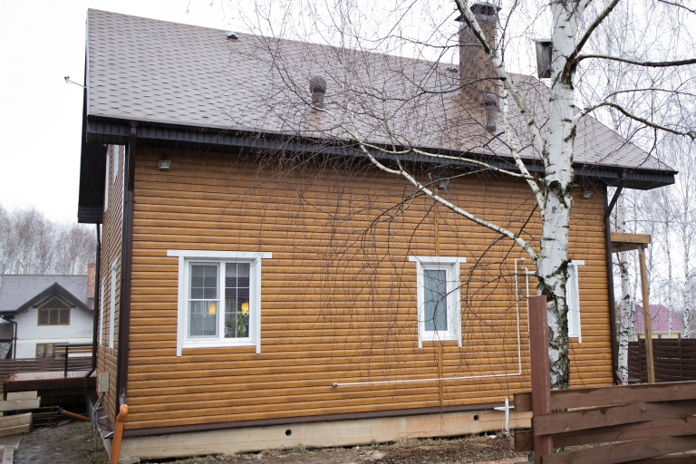 Фото домов с красивым фасадом в цвете golden wood, цвет Golden Wood - 507