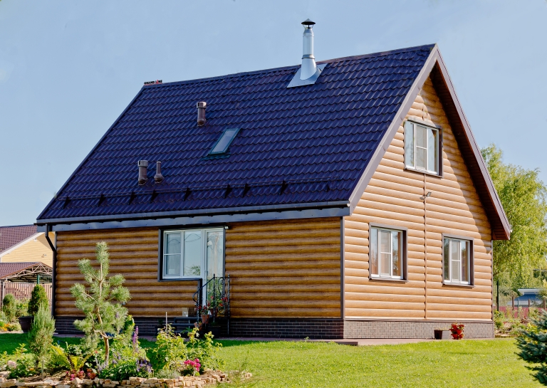 Фото домов с красивым фасадом в цвете golden wood, цвета RAL 8017, Golden Wood - 1923