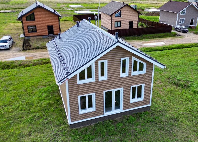 Фото домов с красивым фасадом , цвета RAL 7024, Almond Wood Fresh - 2590