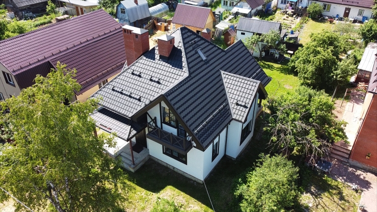 Фото домов с металлочерепицей, цвет RAL 9005 - 1357