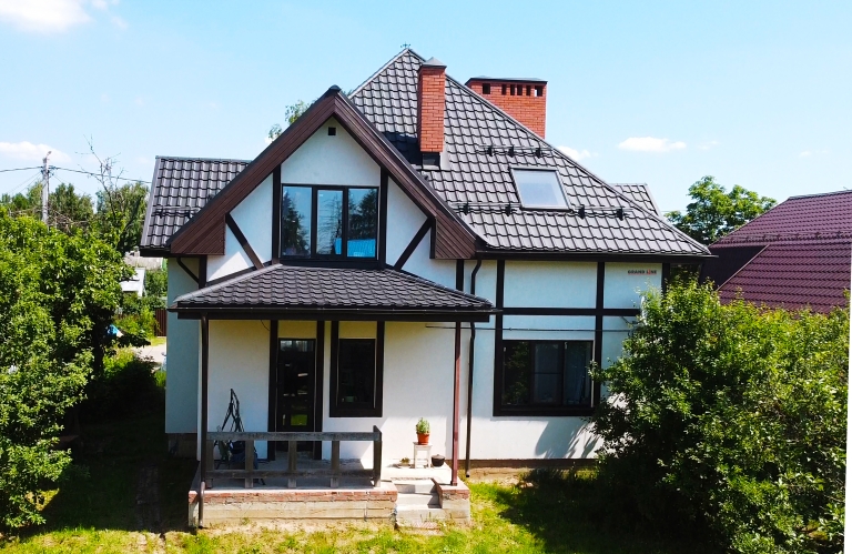 Фото домов с металлочерепицей, цвет RAL 9005 - 1359