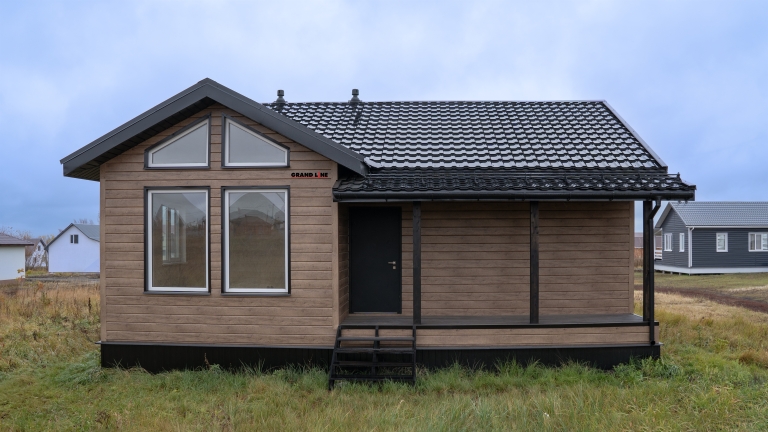 Фото домов с металлочерепицей, цвета RAL 9005, Almond Wood Fresh, Черный - 2892