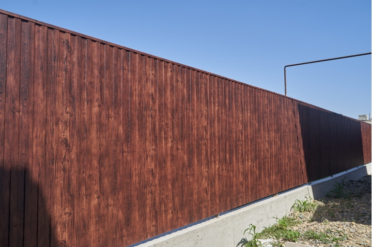 Фото заборов и ограждений в цвете cherry wood, цвет Cherry Wood - 1035