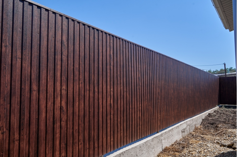 Фото заборов и ограждений в цвете cherry wood, цвет Cherry Wood - 1036