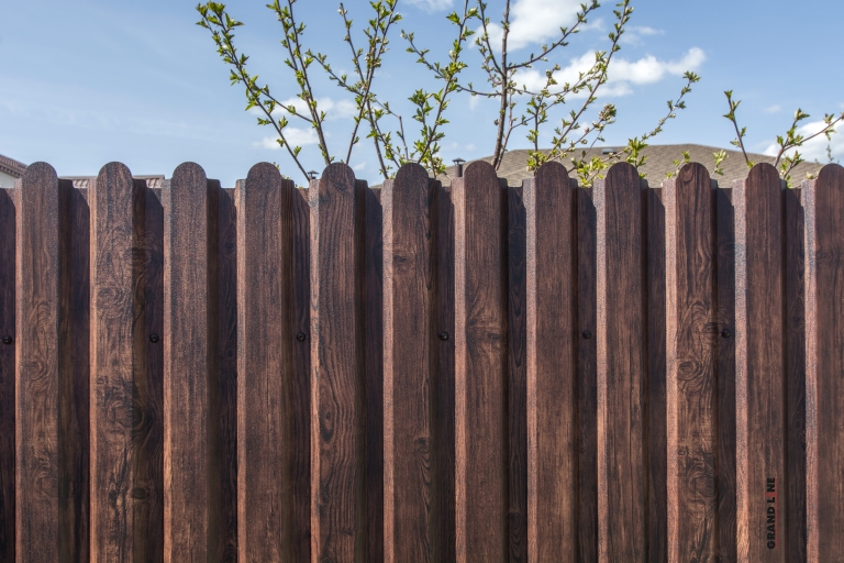 Фото заборов и ограждений в цвете cherry wood, цвет Cherry Wood - 1293