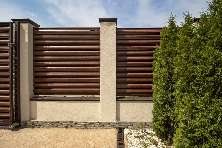 Фото домов с продукцией Grand Line, цвет Cherry Wood TwinColor - 2451