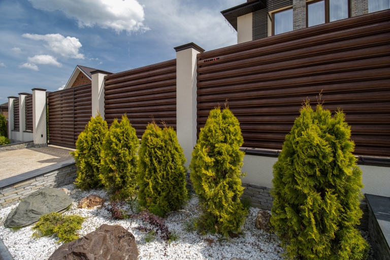 Фото домов с продукцией Grand Line, цвет Cherry Wood TwinColor - 2452