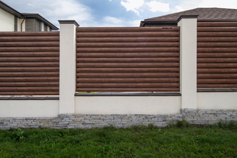 Фото домов с продукцией Grand Line, цвет Cherry Wood TwinColor - 2453