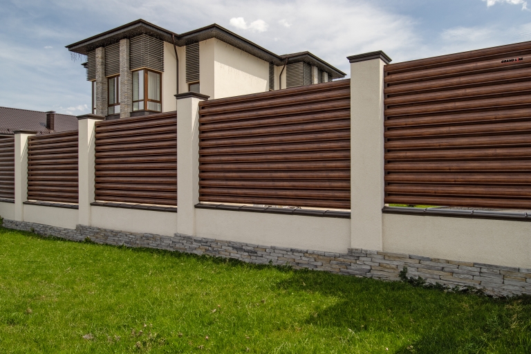 Фото домов с продукцией Grand Line, цвет Cherry Wood TwinColor - 2417