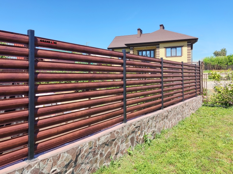 Фото заборов и ограждений в цвете cherry wood, цвет Cherry Wood - 2512