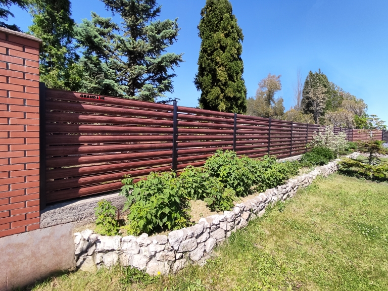 Фото заборов и ограждений в цвете cherry wood, цвет Cherry Wood - 2513