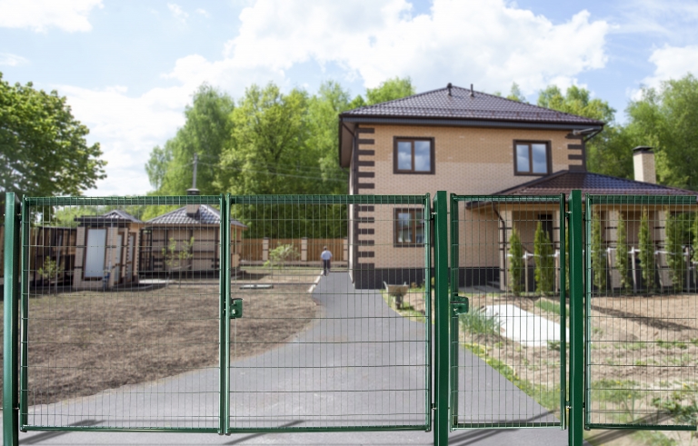 Фото домов с продукцией Grand Line, цвет RAL 6005 - 694