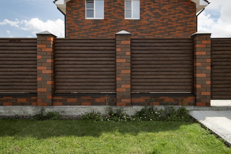 Фото домов с продукцией Grand Line, цвет Antique Wood - 2418