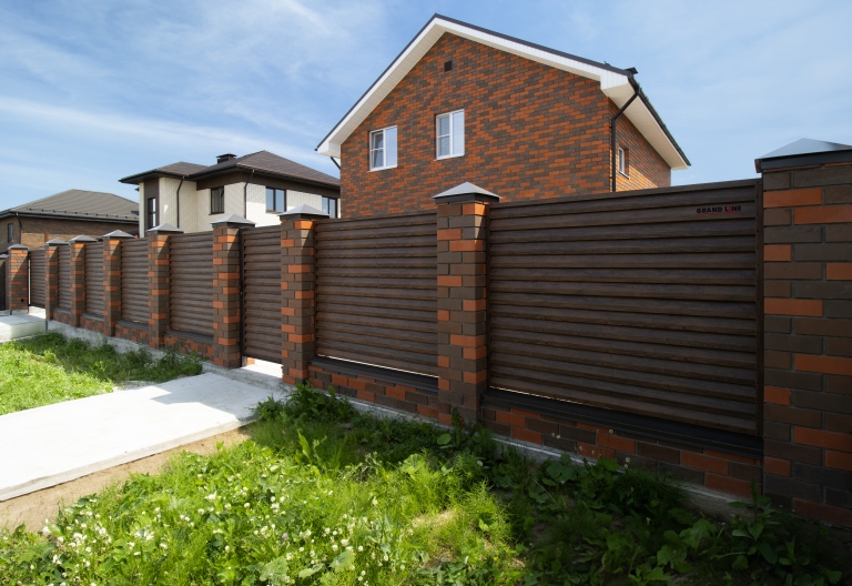Фото домов с продукцией Grand Line, цвет Antique Wood - 2419