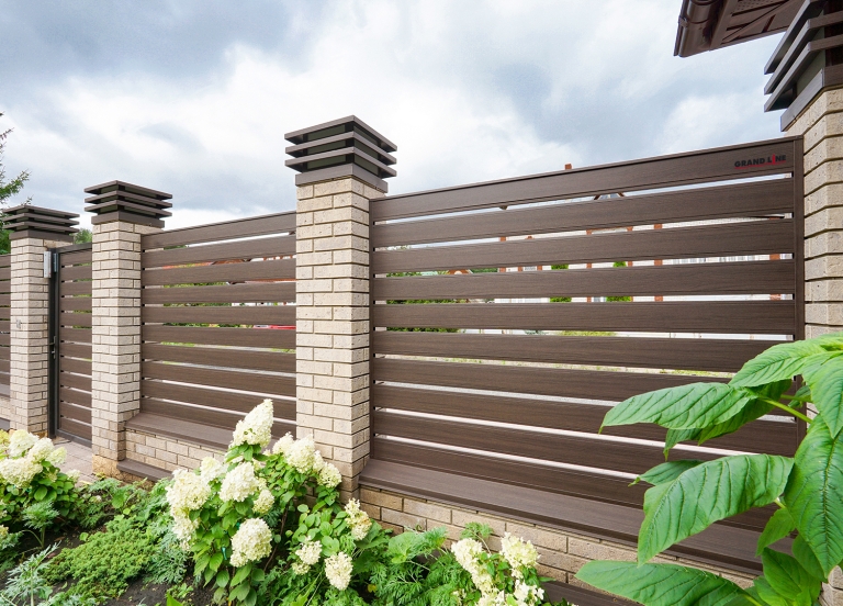 Фото домов с продукцией Grand Line, цвет Coffee Wood TwinColor - 2564