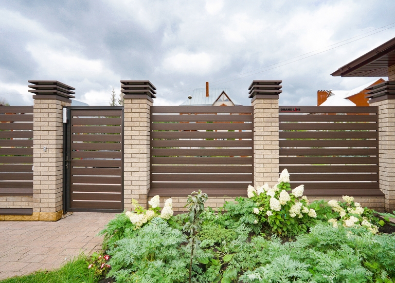 Фото домов с продукцией Grand Line, цвет Coffee Wood TwinColor - 2565