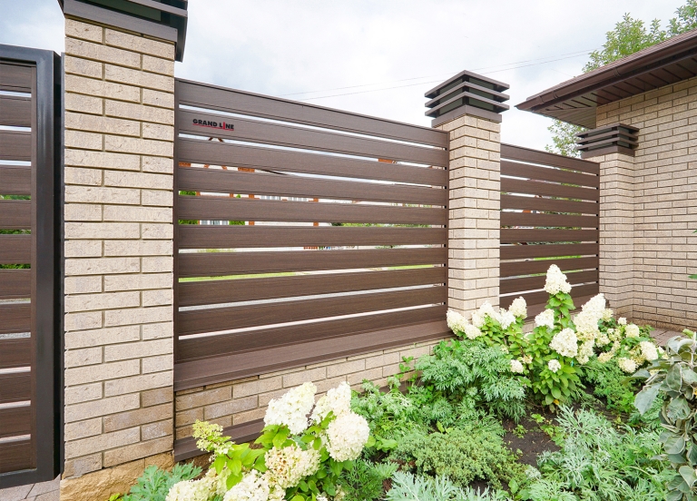 Фото домов с продукцией Grand Line, цвет Coffee Wood TwinColor - 2566
