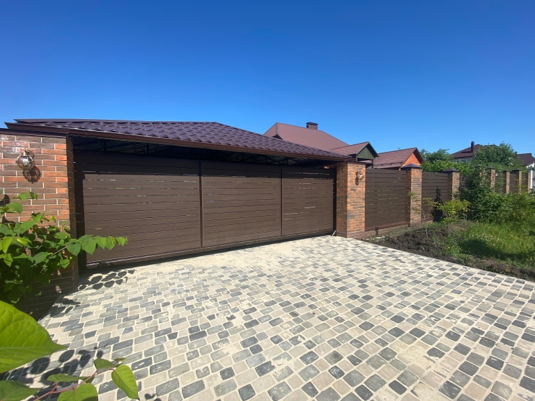 Фото домов с продукцией Grand Line, цвет Coffee Wood TwinColor - 1017