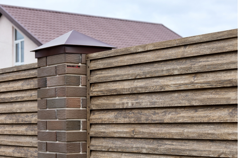 Фото домов с продукцией Grand Line, цвет Nordic Wood TwinColor - 2303