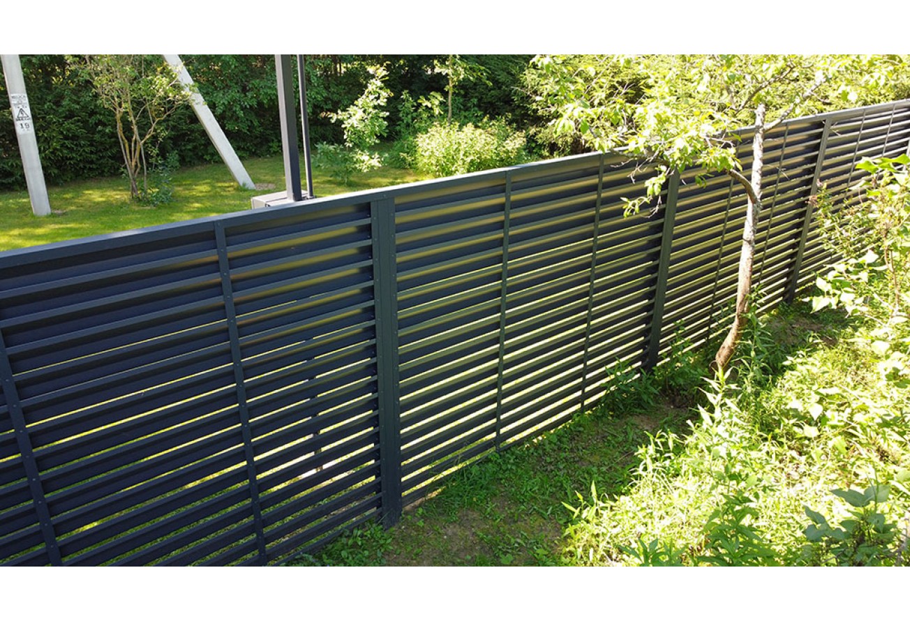 Декоративная накладка на столб универсальная угловая 80х80 для забора жалюзи Grand Line 0,45 ПЭ RAL 7016 антрацитово-серый (3м)