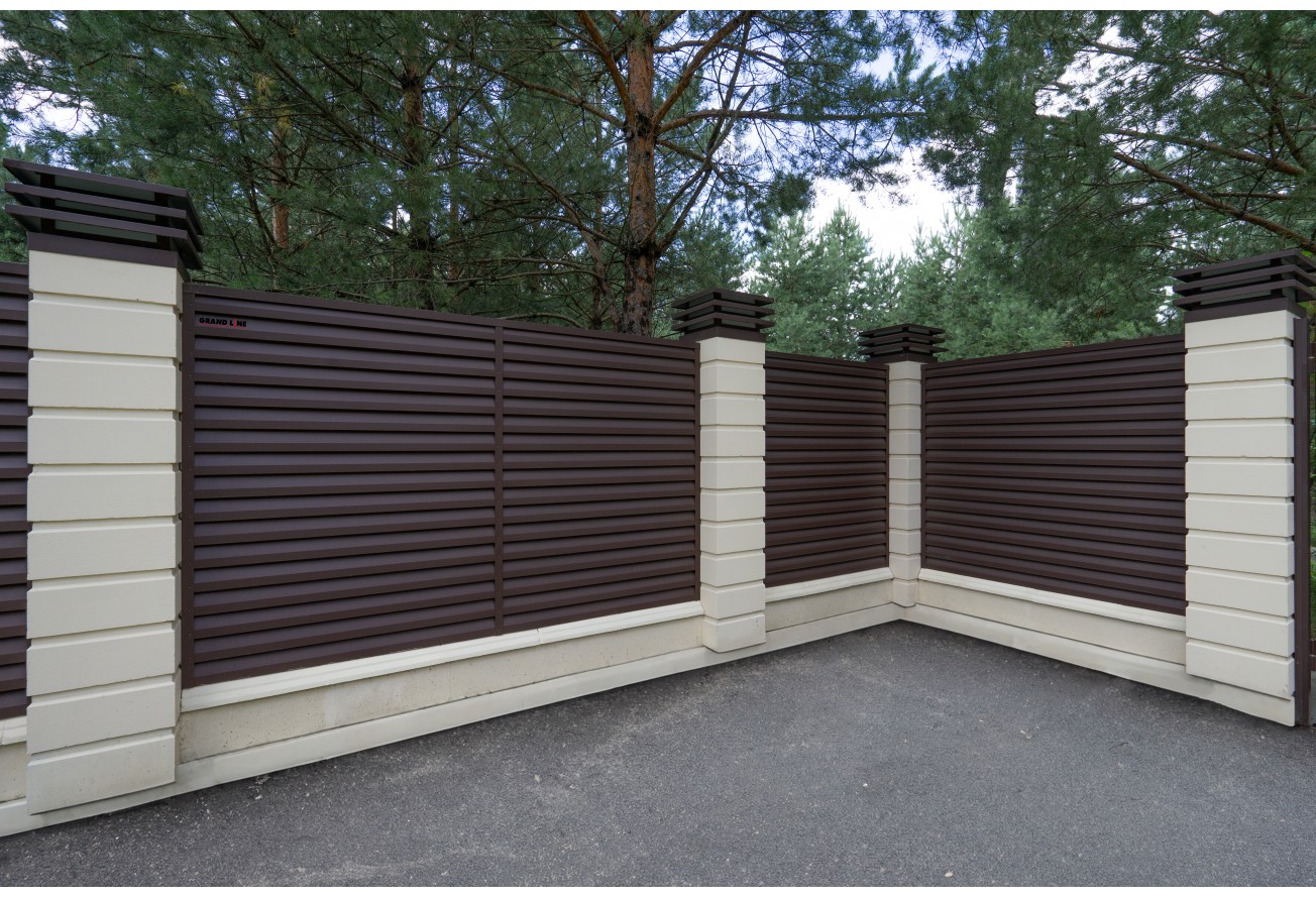 Декоративная накладка на столб универсальная угловая 62х55 для забора жалюзи Grand Line 0,45 Drap RAL 8017 шоколад (2м)