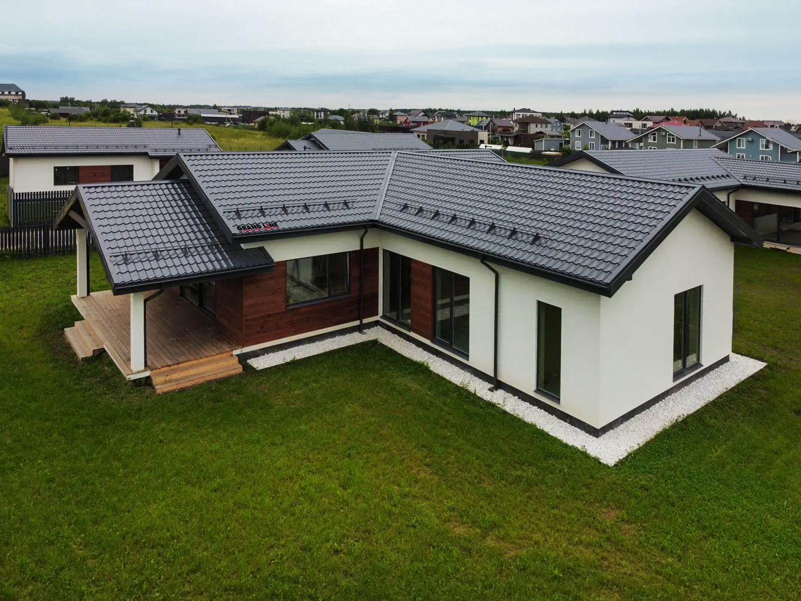 Желоб полукруглый Grand Line ПЭ 125мм 3м RAL 7024 мокрый асфальт