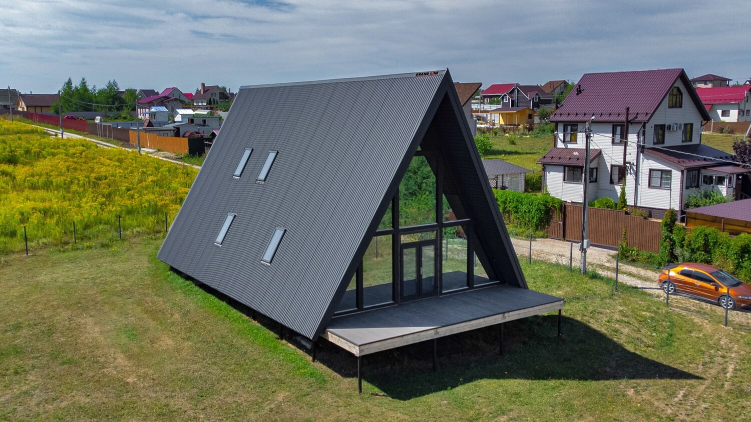 Дом-шалаш, треугольный дом: как построить, варианты, фото
